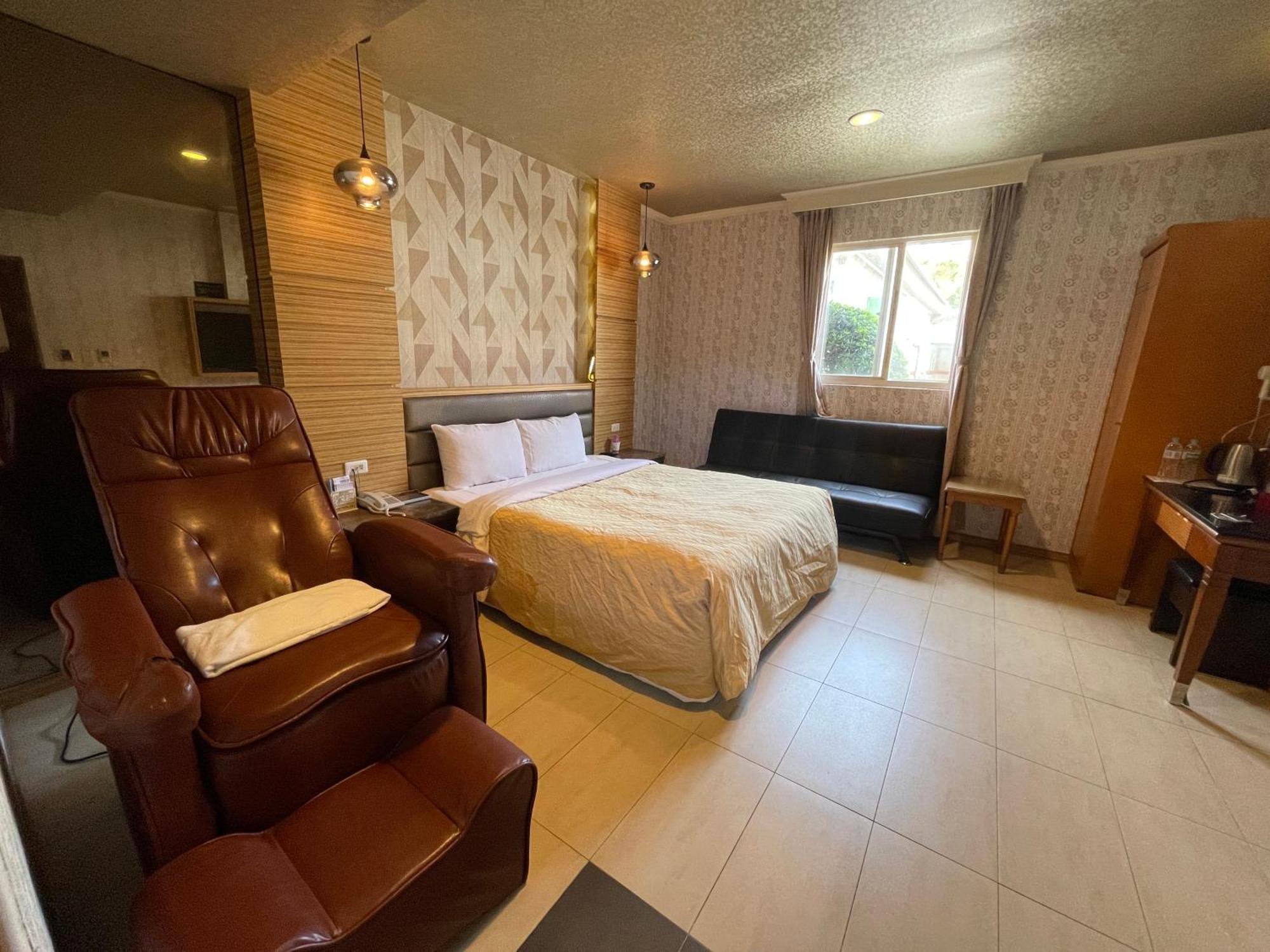 Treasure Island Motel - Renwu Kaohsiung Eksteriør billede